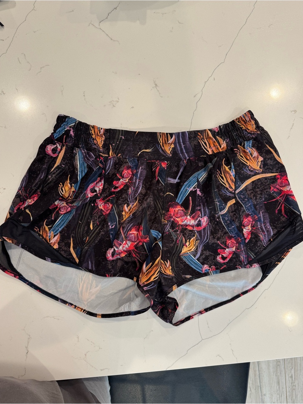 Lululemon Women’s Hotty Hot 4" shorts